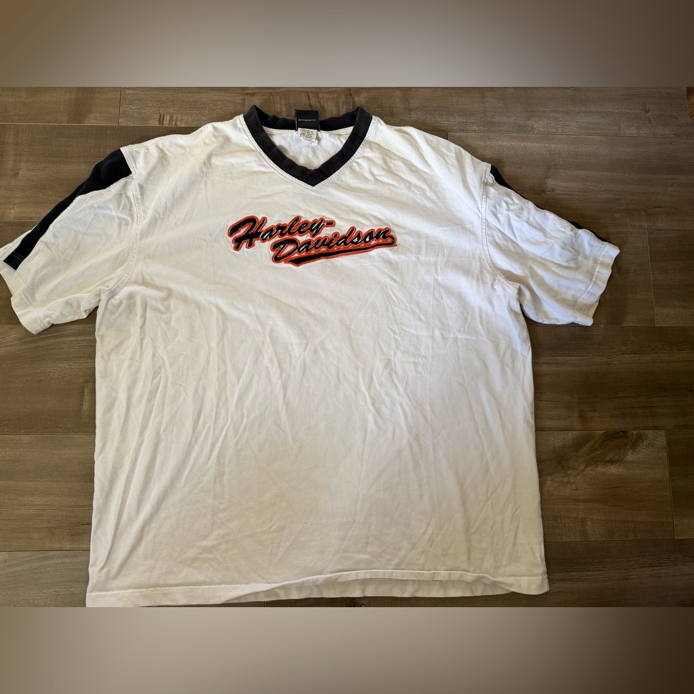 Harley-Davidson T-Shirt V-Neck 2XL‎ Embroidered Vintage 2006 Wisconsin White